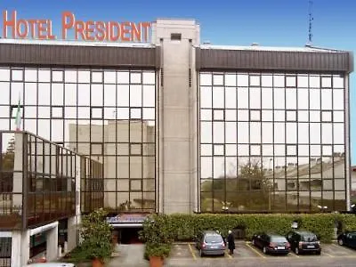 Szálloda B&B Hotel Udine